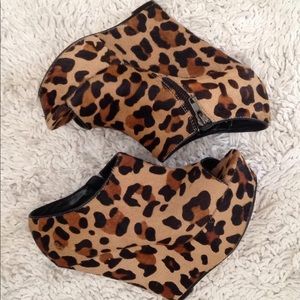 Steve Madden Leopard wedges